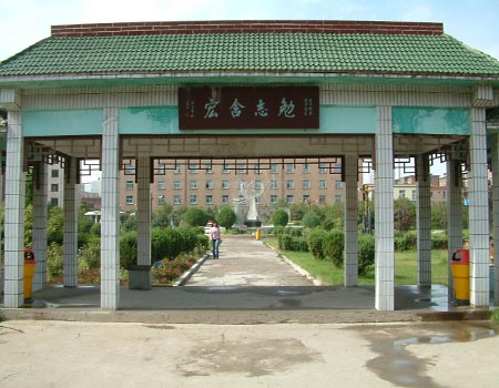 內蒙古大學：小花園